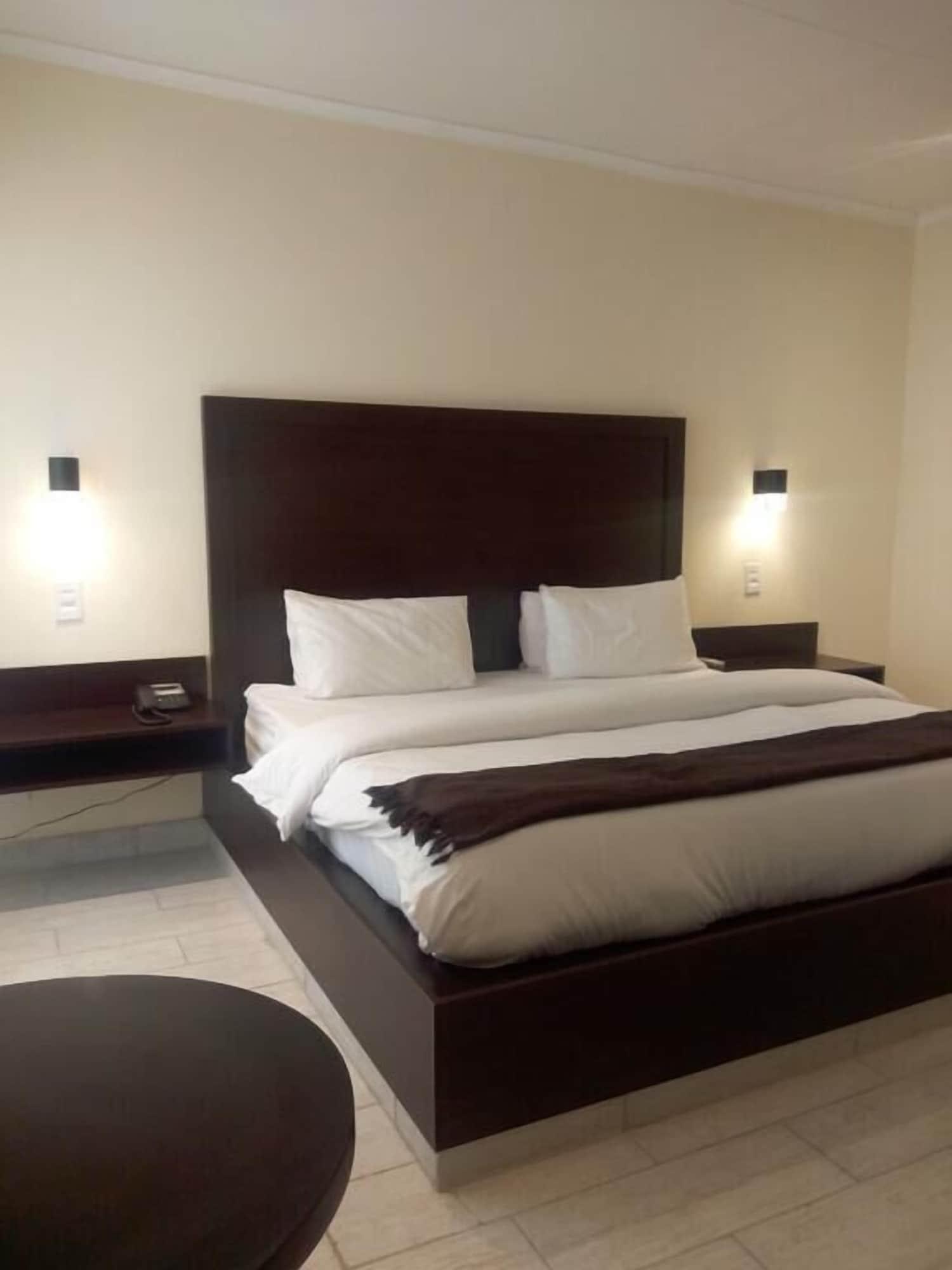 Villa Via Hotel Midrand Exterior foto
