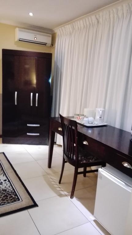 Villa Via Hotel Midrand Exterior foto
