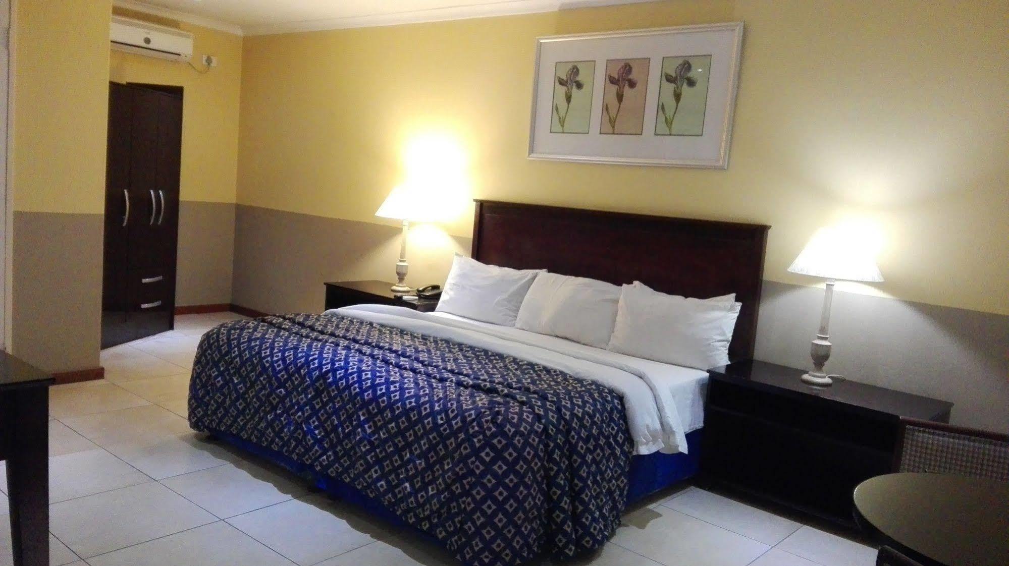 Villa Via Hotel Midrand Exterior foto